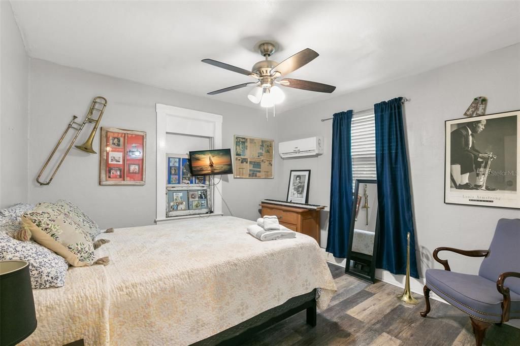 For Sale: $750,000 (42 beds, 0 baths, 2106 Square Feet)