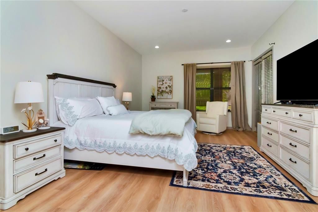 На продажу: $849,000 (5 спален, 3 ванн, 3445 Квадратных фут)