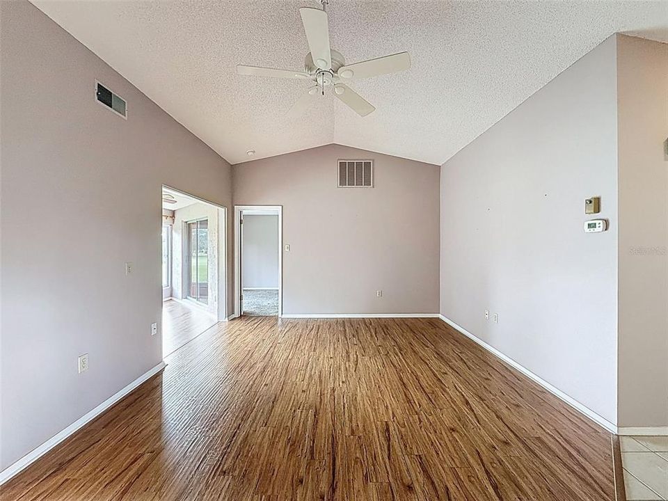 For Sale: $139,000 (2 beds, 2 baths, 1142 Square Feet)