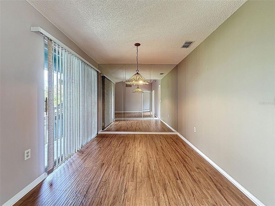 For Sale: $139,000 (2 beds, 2 baths, 1142 Square Feet)