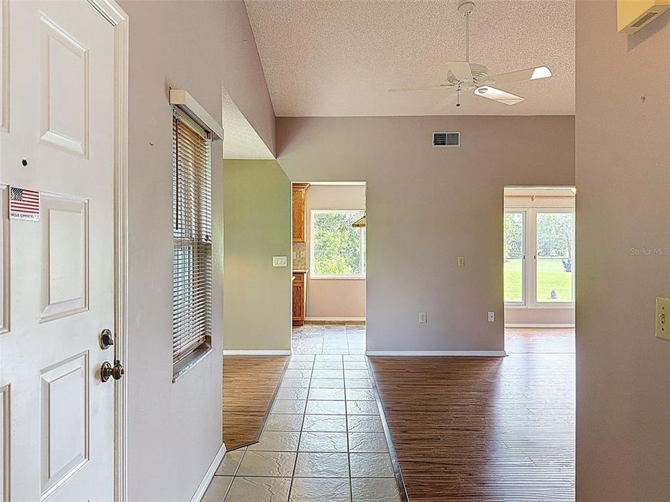 For Sale: $139,000 (2 beds, 2 baths, 1142 Square Feet)