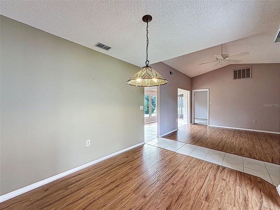 For Sale: $139,000 (2 beds, 2 baths, 1142 Square Feet)