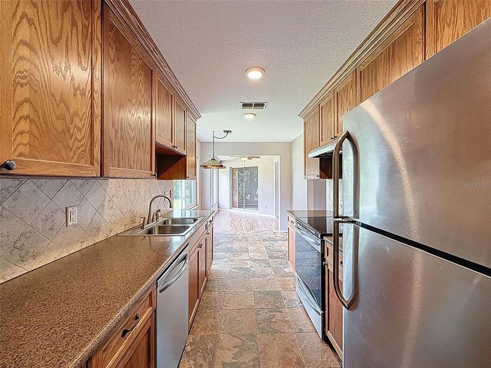 For Sale: $139,000 (2 beds, 2 baths, 1142 Square Feet)