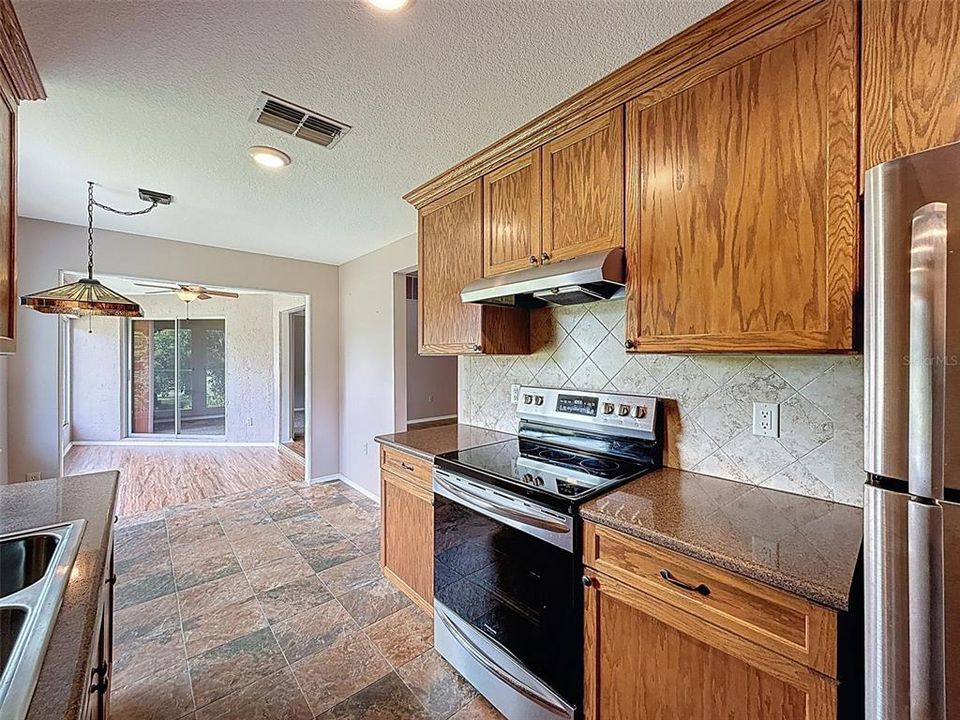 For Sale: $139,000 (2 beds, 2 baths, 1142 Square Feet)