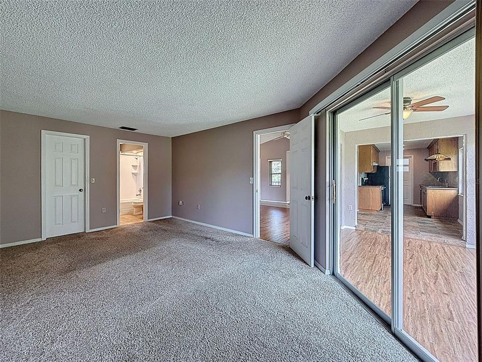 For Sale: $139,000 (2 beds, 2 baths, 1142 Square Feet)