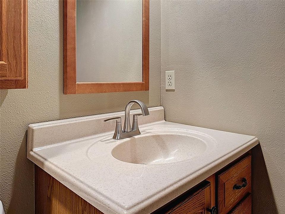 For Sale: $139,000 (2 beds, 2 baths, 1142 Square Feet)