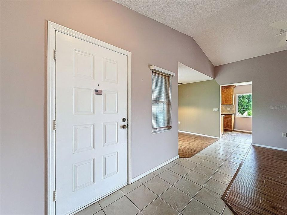 For Sale: $139,000 (2 beds, 2 baths, 1142 Square Feet)