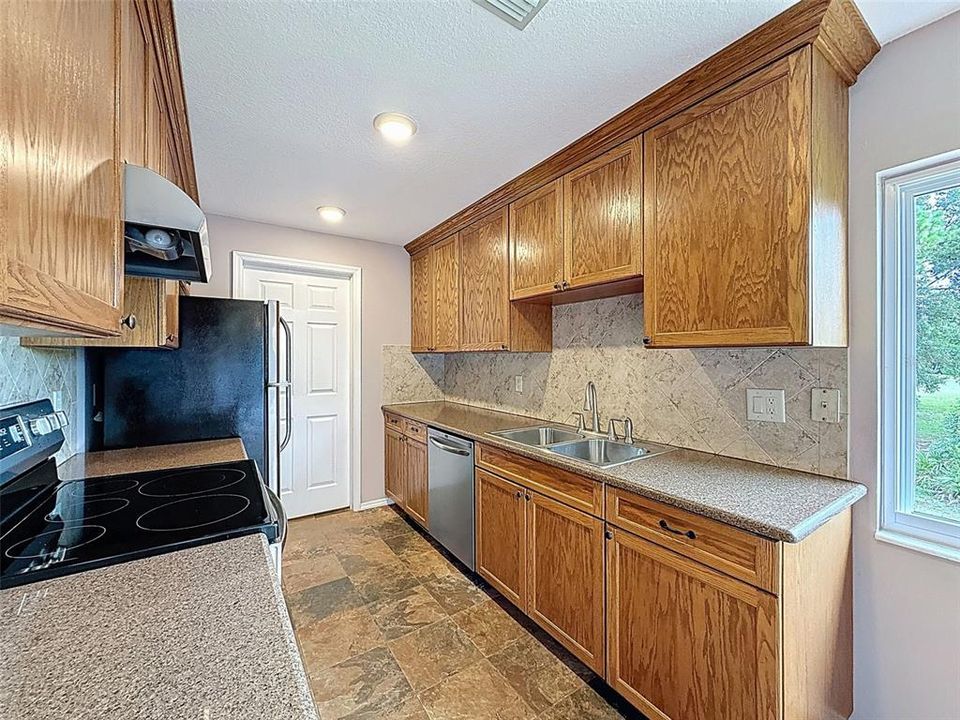 For Sale: $139,000 (2 beds, 2 baths, 1142 Square Feet)