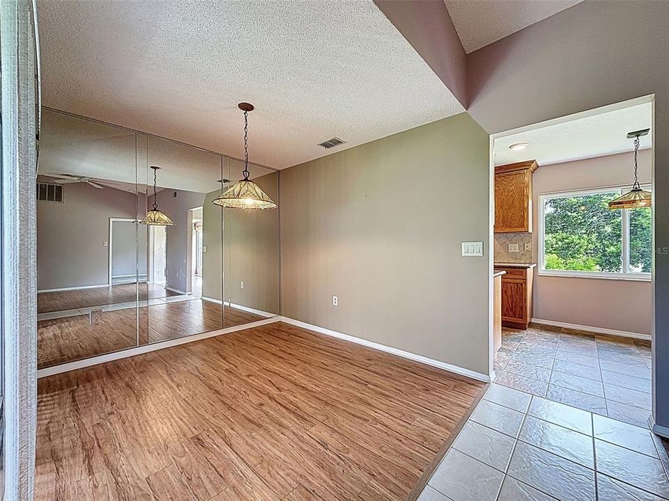 For Sale: $139,000 (2 beds, 2 baths, 1142 Square Feet)