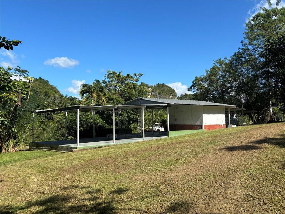 For Sale: $1,100,000 (2 beds, 1 baths, 650 Square Feet)