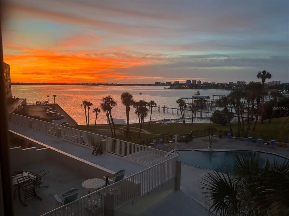 For Sale: $364,900 (2 beds, 2 baths, 1440 Square Feet)