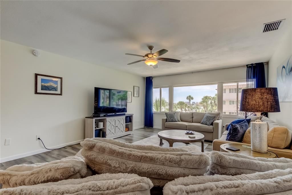 For Sale: $364,900 (2 beds, 2 baths, 1440 Square Feet)