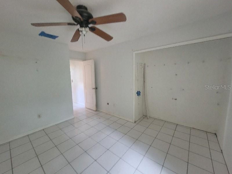 合同活跃: $292,000 (3 贝兹, 2 浴室, 2056 平方英尺)