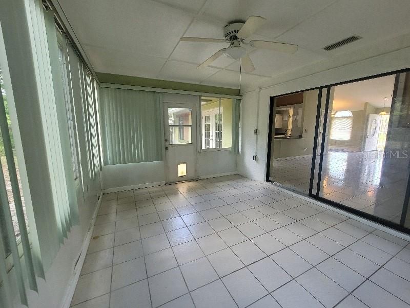 合同活跃: $292,000 (3 贝兹, 2 浴室, 2056 平方英尺)