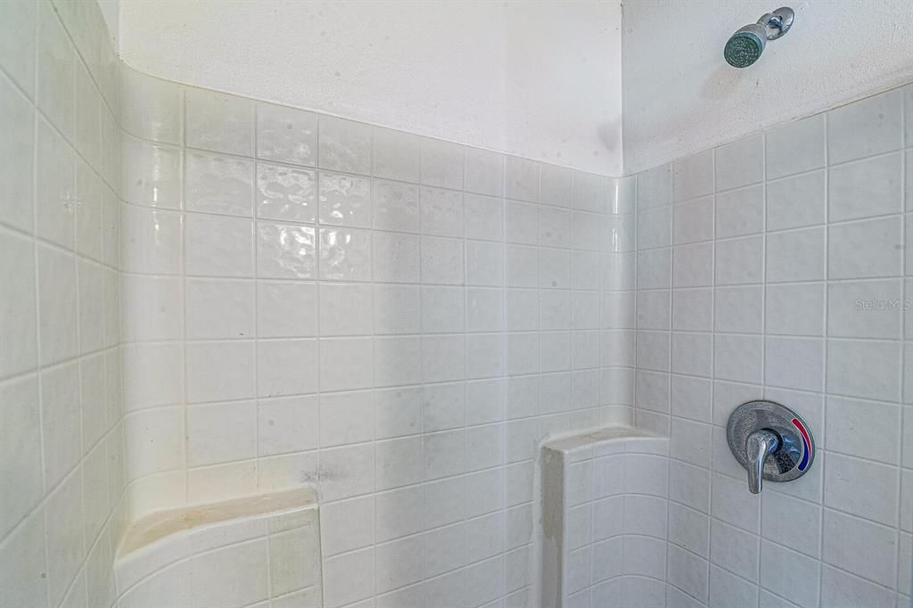 待售: $419,000 (6 贝兹, 4 浴室, 3920 平方英尺)