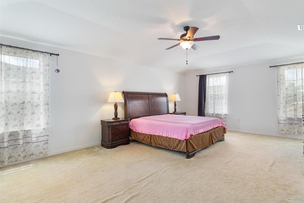 待售: $419,000 (6 贝兹, 4 浴室, 3920 平方英尺)