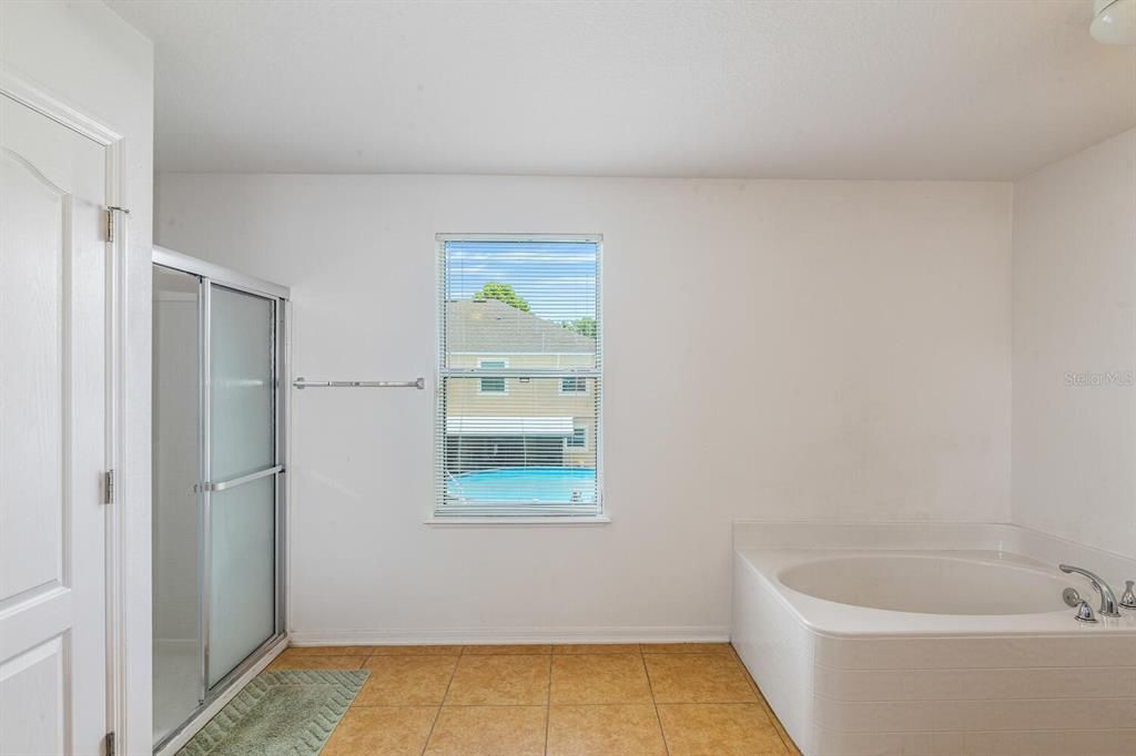 待售: $419,000 (6 贝兹, 4 浴室, 3920 平方英尺)