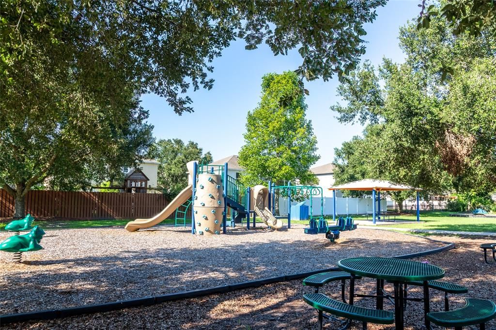 待售: $419,000 (6 贝兹, 4 浴室, 3920 平方英尺)