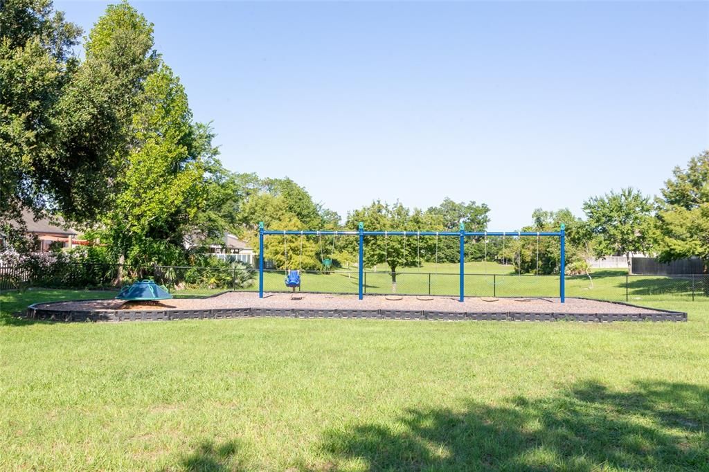 待售: $419,000 (6 贝兹, 4 浴室, 3920 平方英尺)