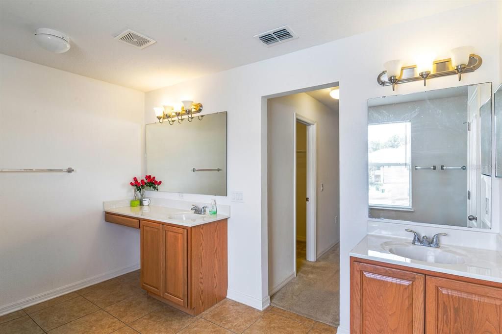 待售: $419,000 (6 贝兹, 4 浴室, 3920 平方英尺)