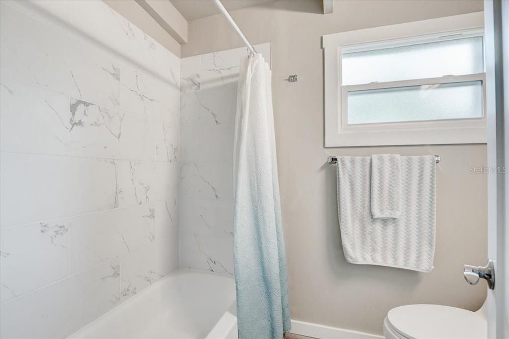 Activo con contrato: $2,000 (3 camas, 2 baños, 1176 Pies cuadrados)