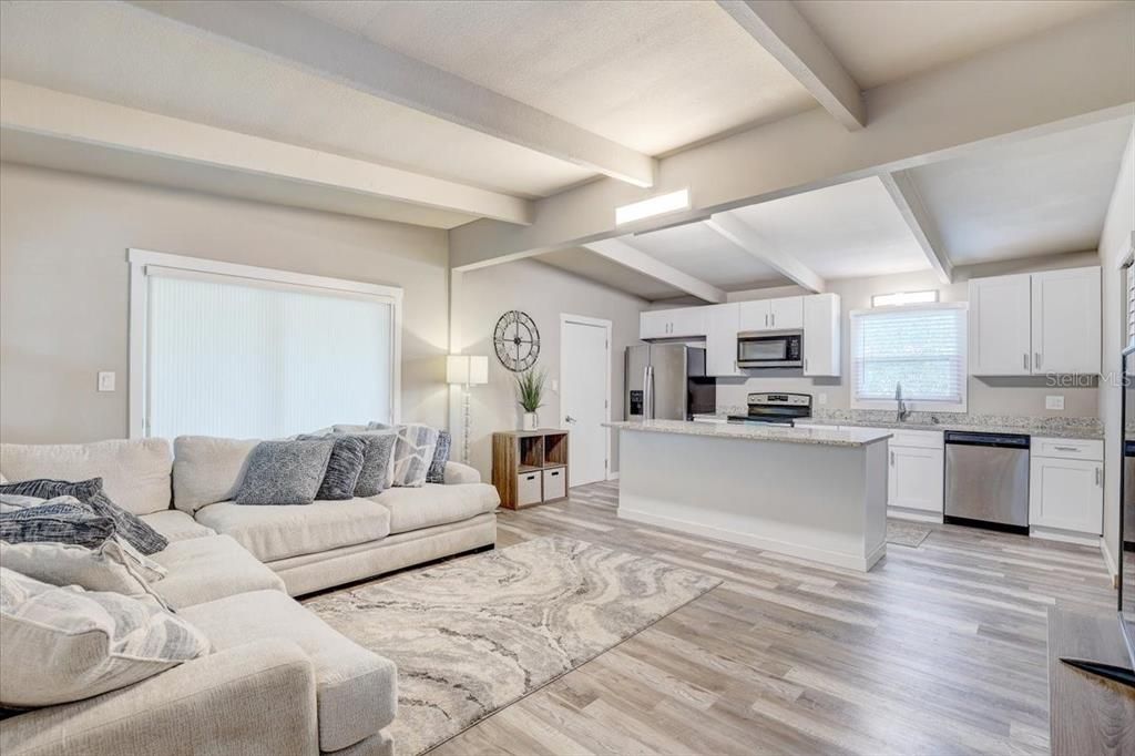 Activo con contrato: $2,000 (3 camas, 2 baños, 1176 Pies cuadrados)