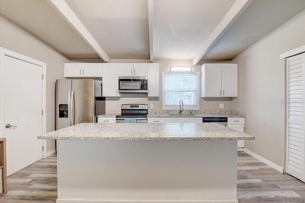 Activo con contrato: $2,000 (3 camas, 2 baños, 1176 Pies cuadrados)