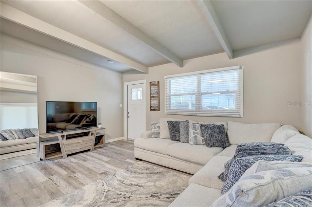 Activo con contrato: $2,000 (3 camas, 2 baños, 1176 Pies cuadrados)