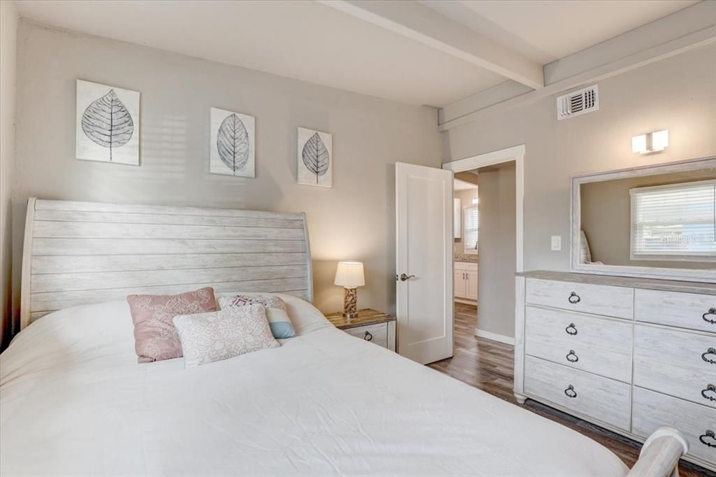 Activo con contrato: $2,000 (3 camas, 2 baños, 1176 Pies cuadrados)