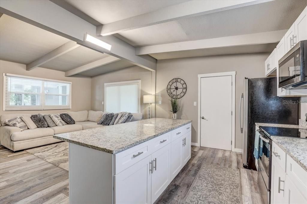 Activo con contrato: $2,000 (3 camas, 2 baños, 1176 Pies cuadrados)