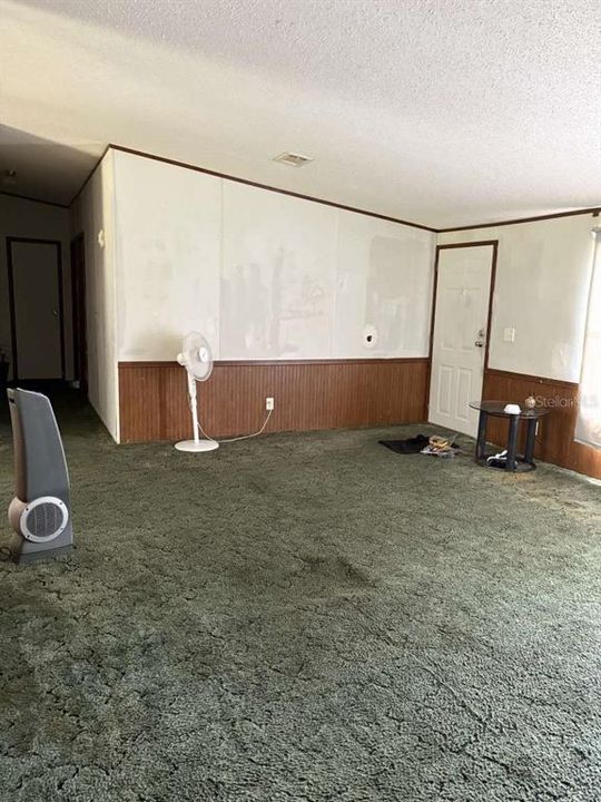 待售: $109,000 (3 贝兹, 2 浴室, 1560 平方英尺)