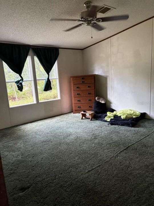 待售: $109,000 (3 贝兹, 2 浴室, 1560 平方英尺)