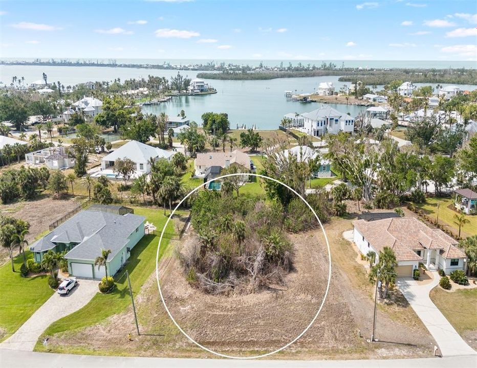 最近售出: $105,000 (0.57 acres)