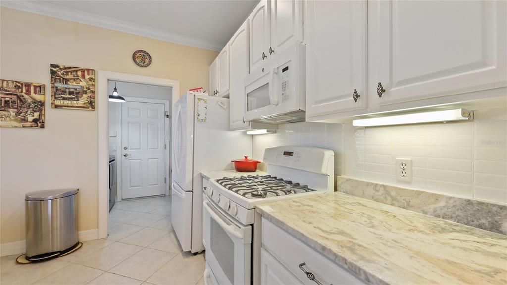 Active With Contract: $454,750 (3 beds, 3 baths, 2182 Square Feet)