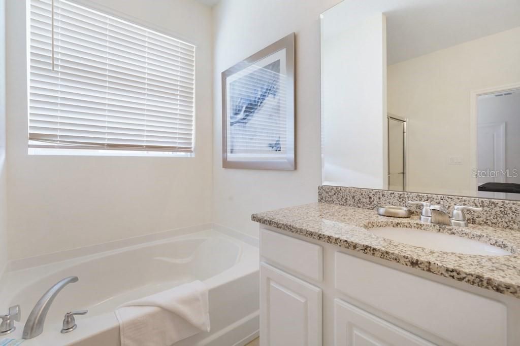 For Sale: $580,000 (5 beds, 4 baths, 2784 Square Feet)