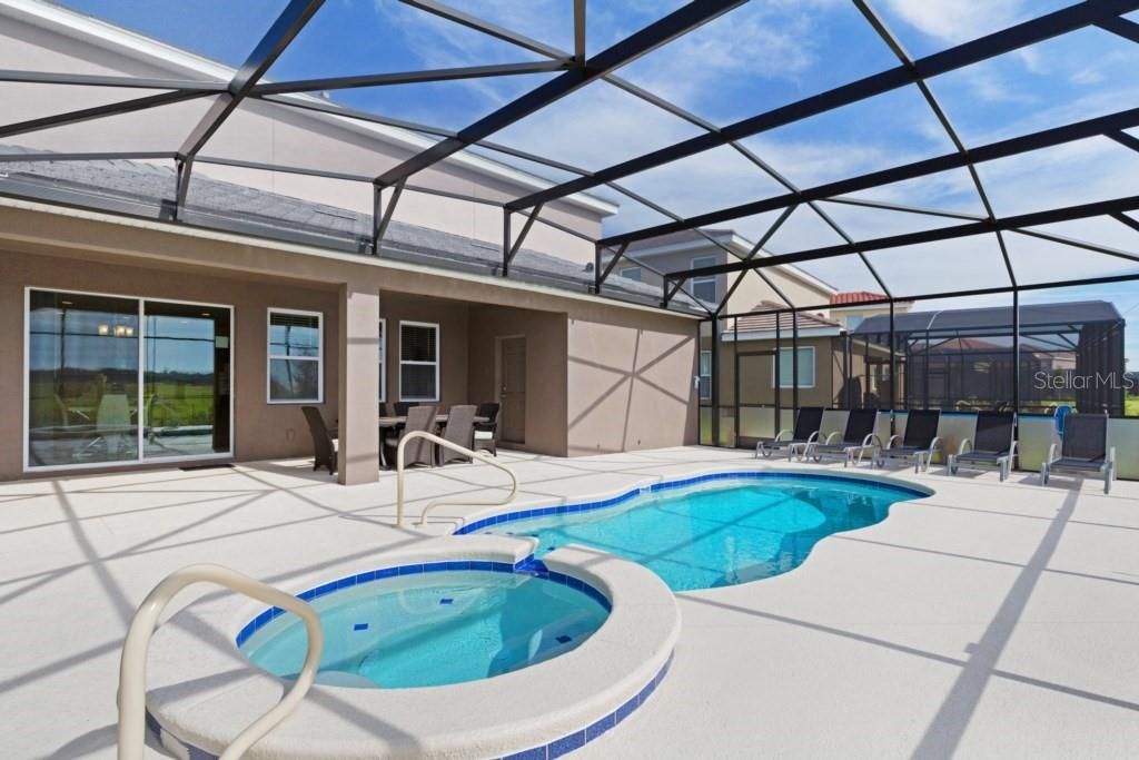 For Sale: $580,000 (5 beds, 4 baths, 2784 Square Feet)