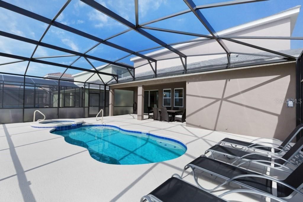 For Sale: $580,000 (5 beds, 4 baths, 2784 Square Feet)