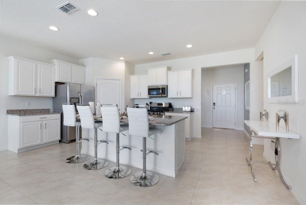 For Sale: $580,000 (5 beds, 4 baths, 2784 Square Feet)