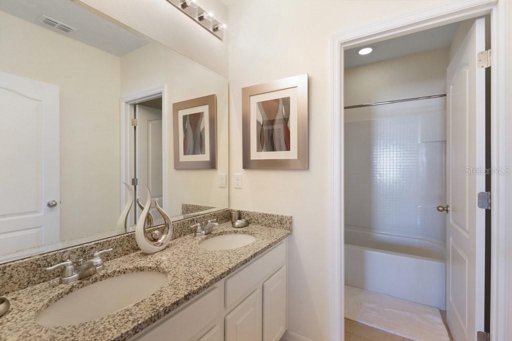 For Sale: $580,000 (5 beds, 4 baths, 2784 Square Feet)