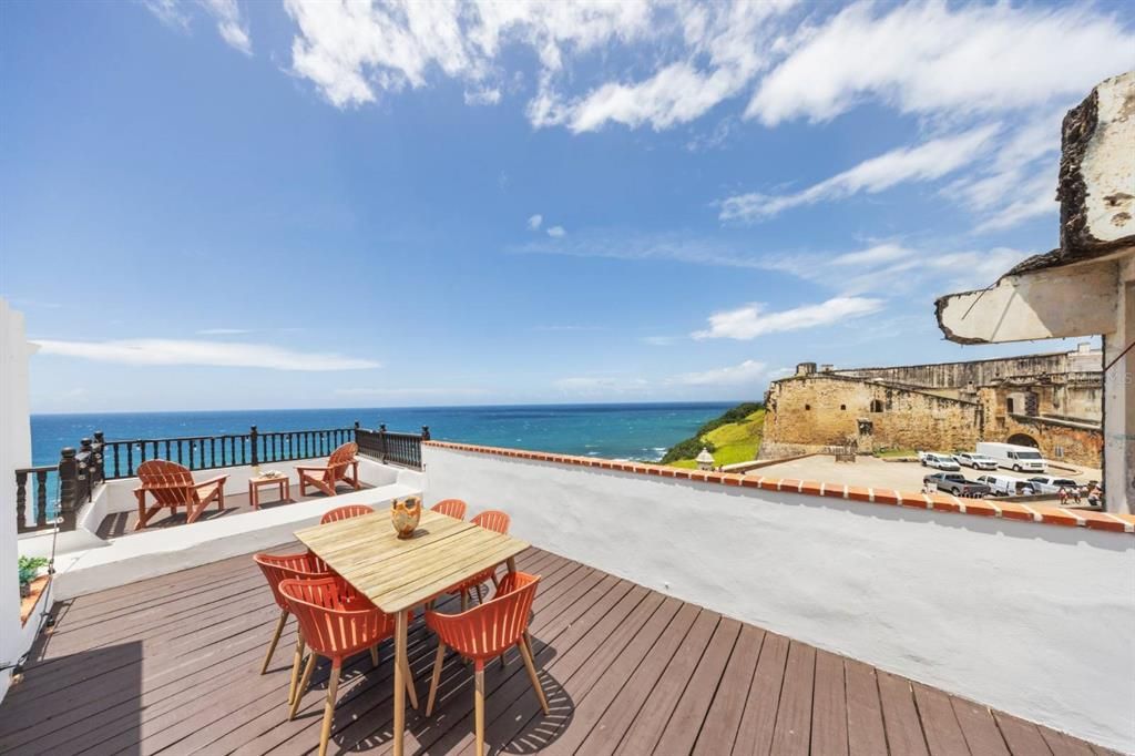 На продажу: $2,900,000 (2 спален, 3 ванн, 2500 Квадратных фут)