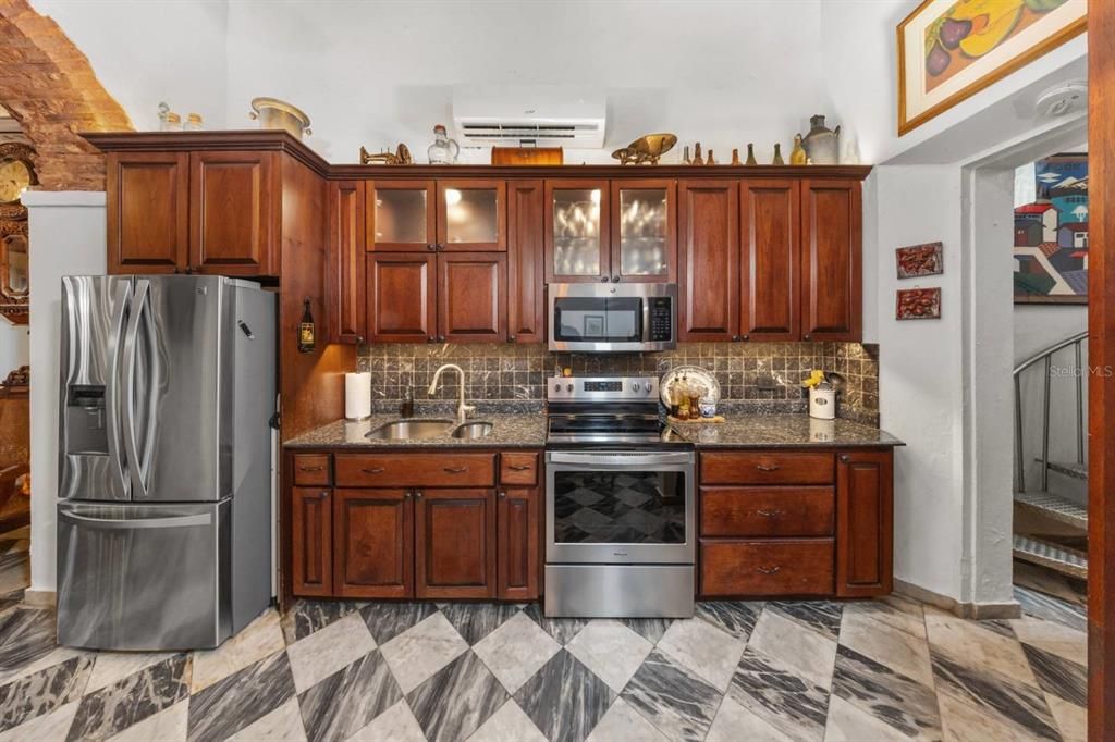 На продажу: $2,900,000 (2 спален, 3 ванн, 2500 Квадратных фут)