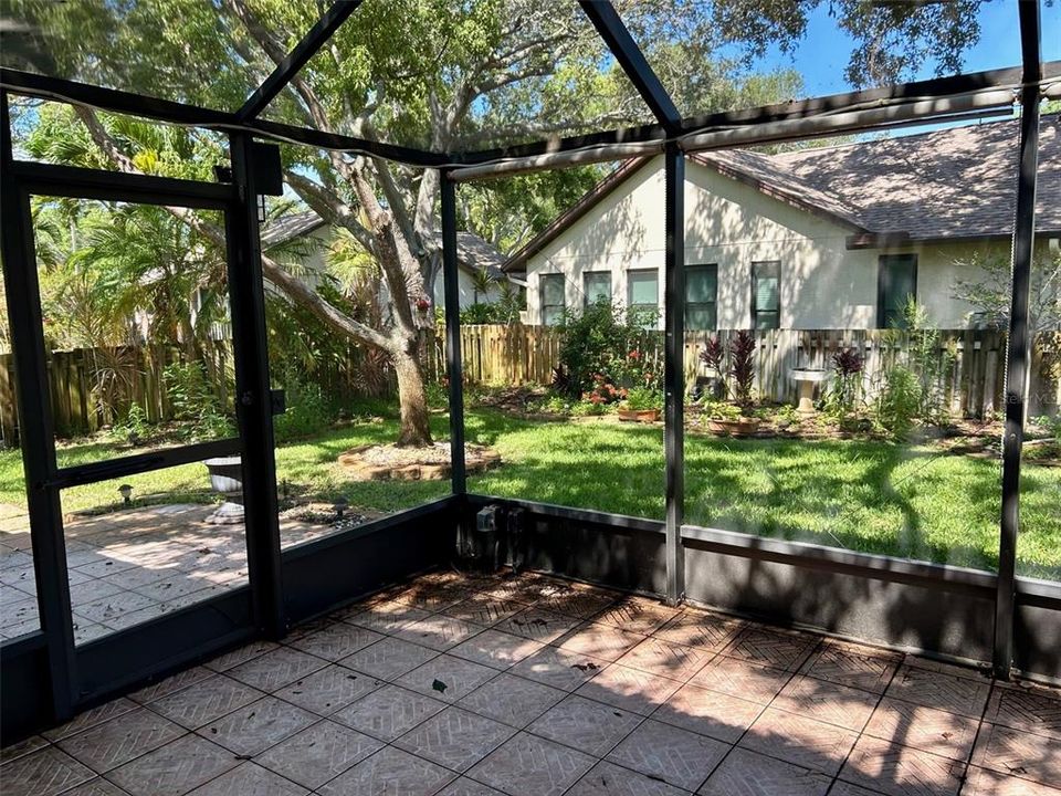 合同活跃: $288,000 (2 贝兹, 2 浴室, 1313 平方英尺)