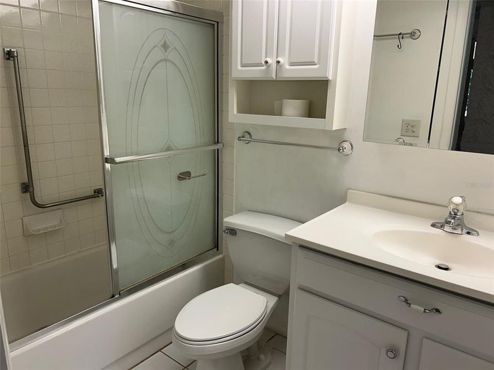 合同活跃: $288,000 (2 贝兹, 2 浴室, 1313 平方英尺)