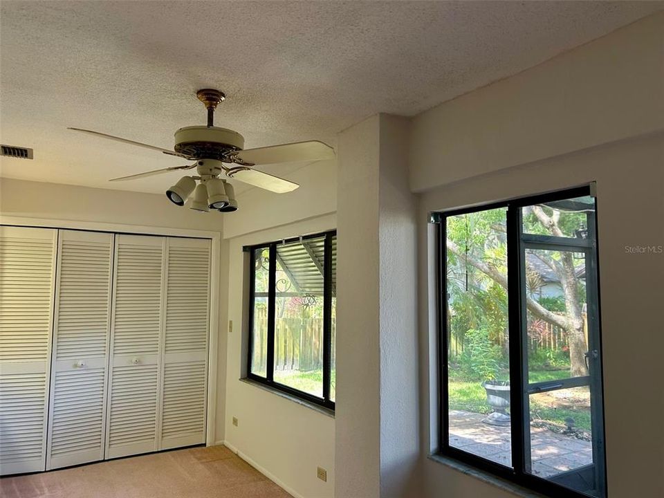 合同活跃: $288,000 (2 贝兹, 2 浴室, 1313 平方英尺)