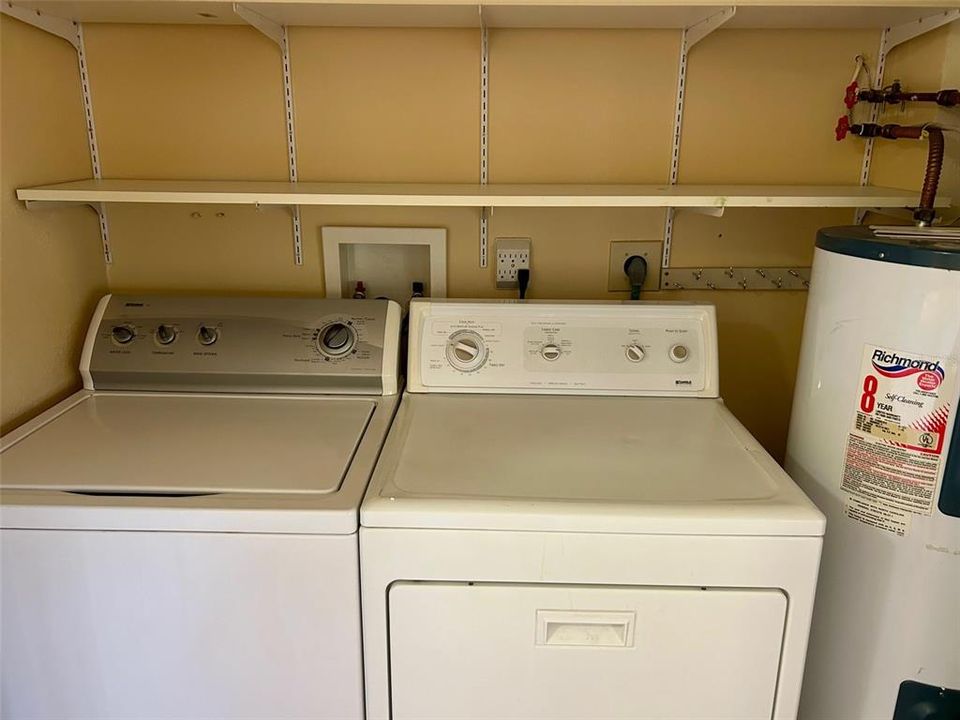 合同活跃: $288,000 (2 贝兹, 2 浴室, 1313 平方英尺)