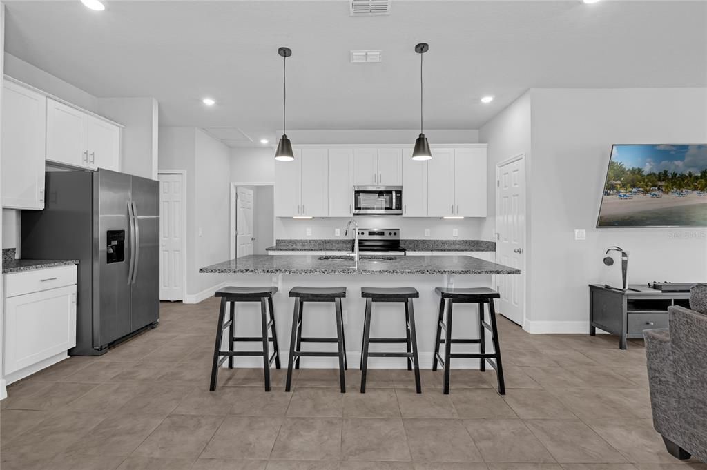 Под контрактом: $375,000 (3 спален, 2 ванн, 1502 Квадратных фут)