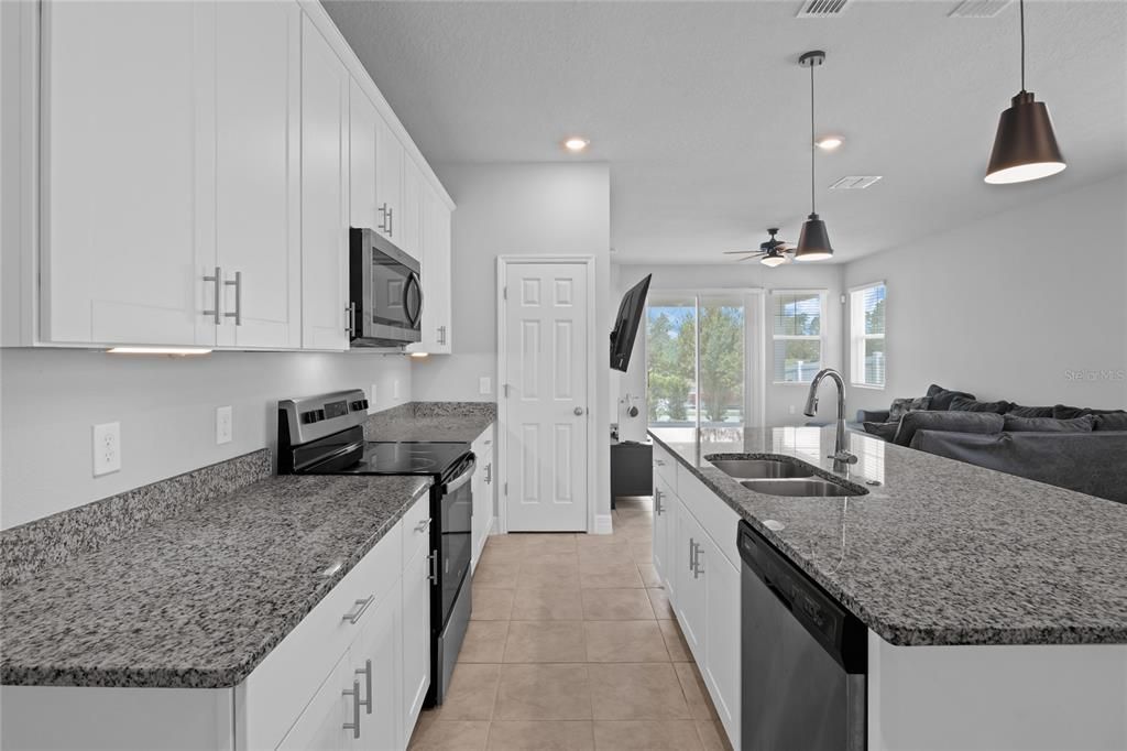 Под контрактом: $375,000 (3 спален, 2 ванн, 1502 Квадратных фут)