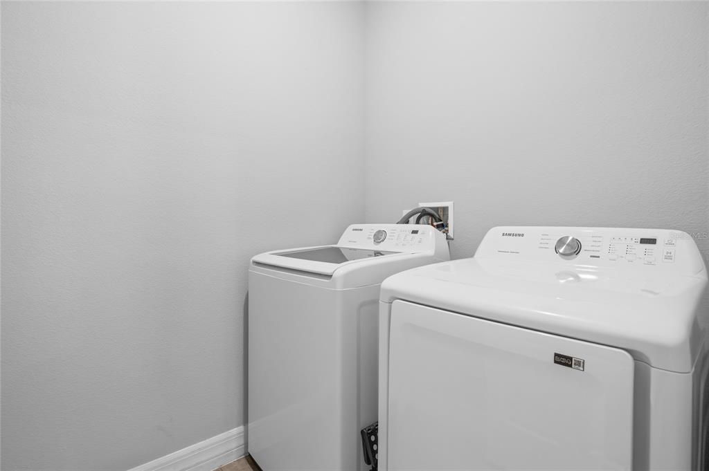 Под контрактом: $375,000 (3 спален, 2 ванн, 1502 Квадратных фут)