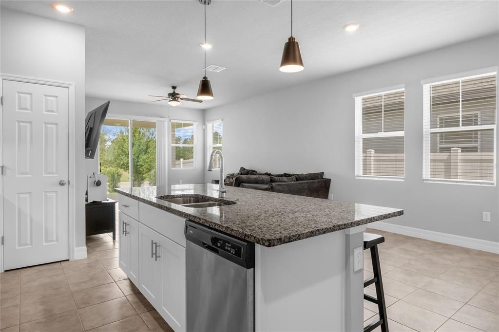 Под контрактом: $375,000 (3 спален, 2 ванн, 1502 Квадратных фут)