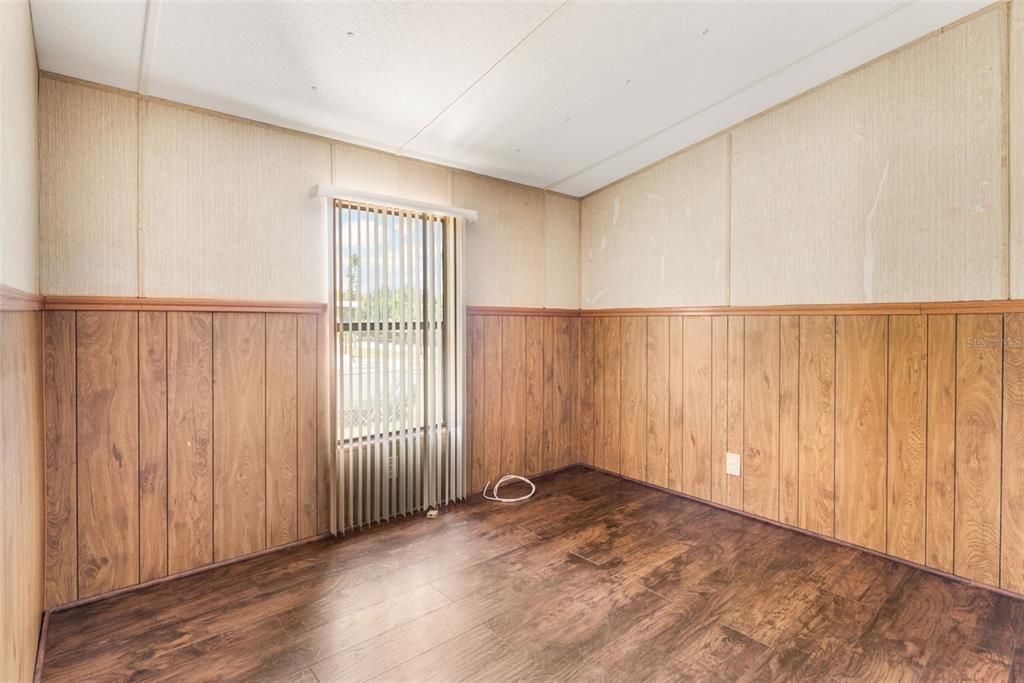 For Sale: $215,000 (3 beds, 2 baths, 1456 Square Feet)